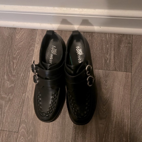 Koi Footwear chunky heeled shoes with heart buckles in black - Picture 3 of 6